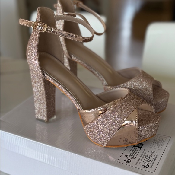 Elegant Glitter Platform Heels - Picture 1 of 4